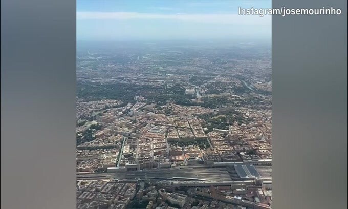 Roma, ecco la ripresa dall'alto da parte di Mourinho