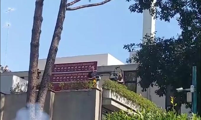 Trigoria, Mourinho saluta il popolo romanista
