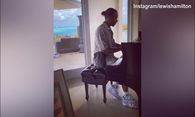 F1, Hamilton suona al pianoforte