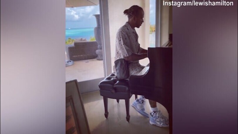 F1, Hamilton suona al pianoforte