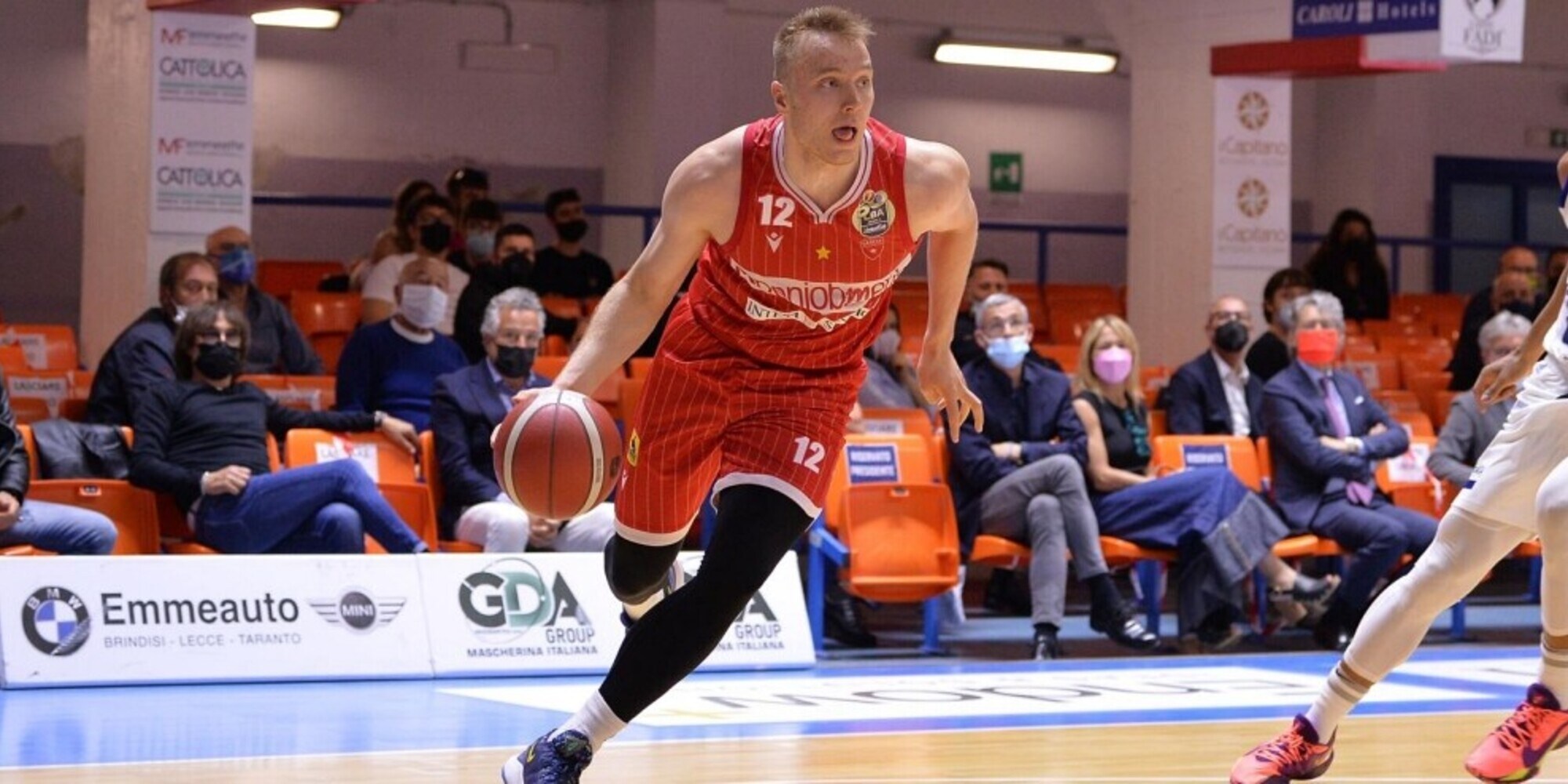 Basket, Varese e Strautins si separano