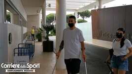 Roma, Spinazzola partito per la Finlandia. A Ciampino insieme alla moglie