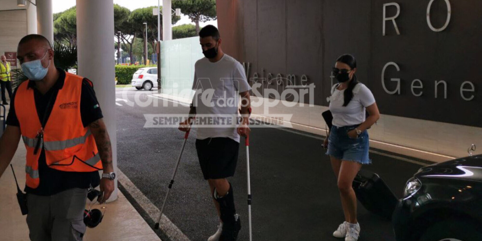 Roma, Spinazzola partito per la Finlandia: domani l'intervento