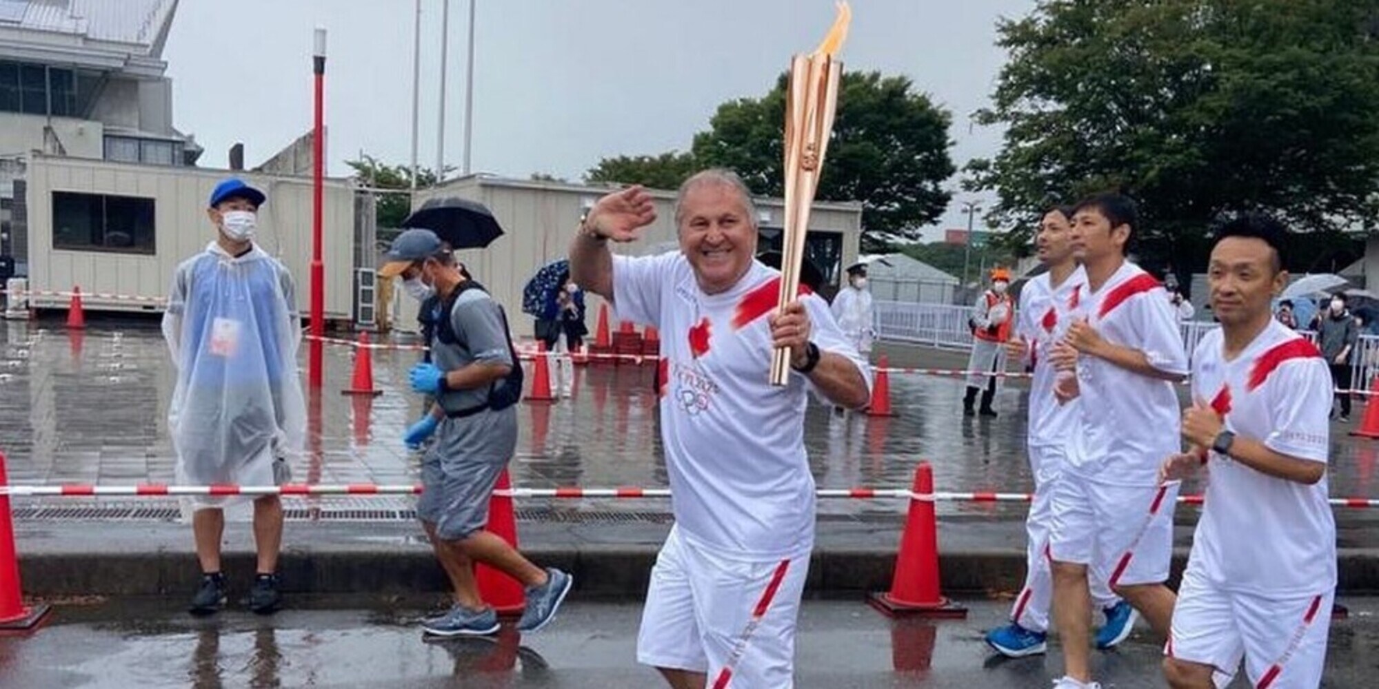 Tokyo 2020, Zico con la fiaccola olimpica: "Giorno indimenticabile"