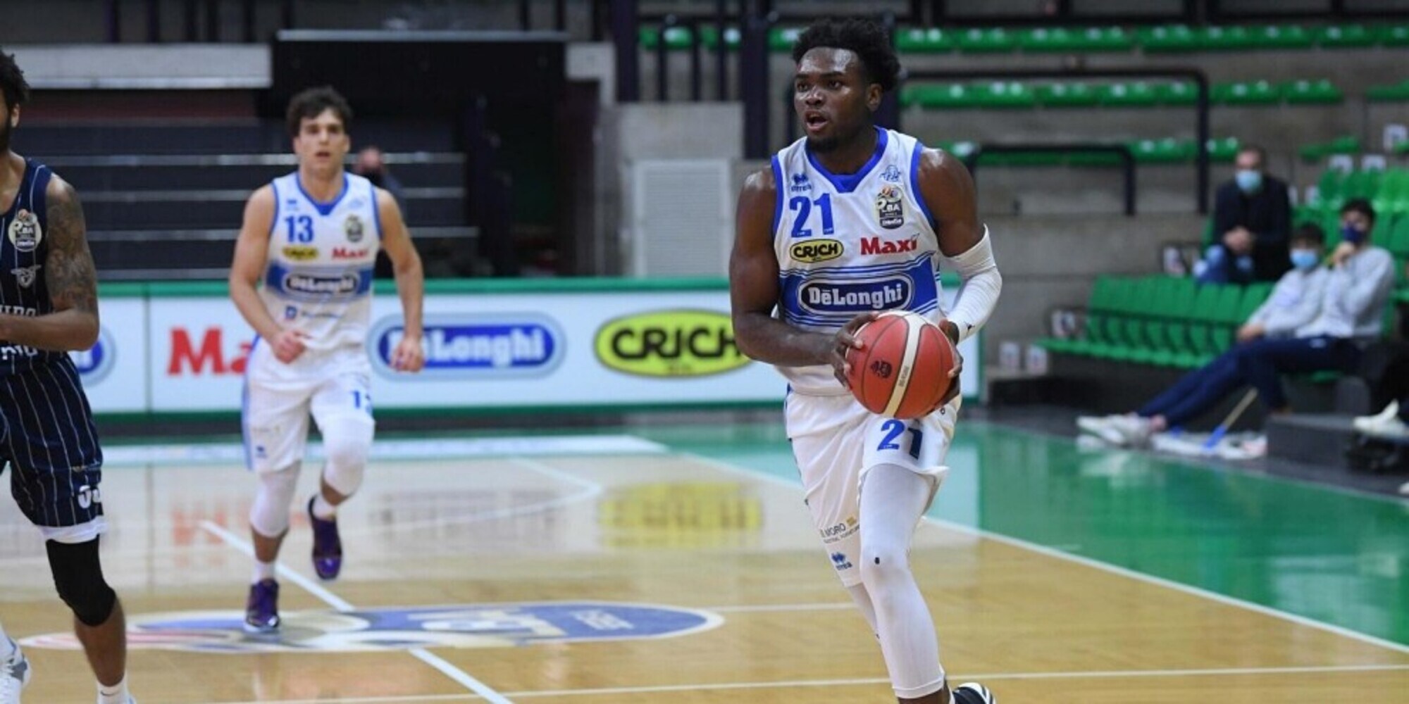Dinamo Sassari, ufficiale l'ingaggio di Mekowulu: arriva da Treviso