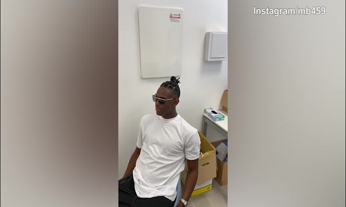 Enock agitato per il tampone, Balotelli riprende tutto