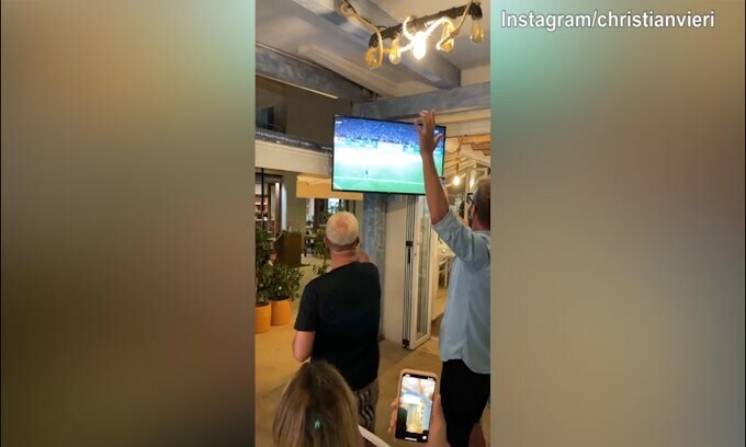 Jorginho in gol, Vieri e Matri esultano