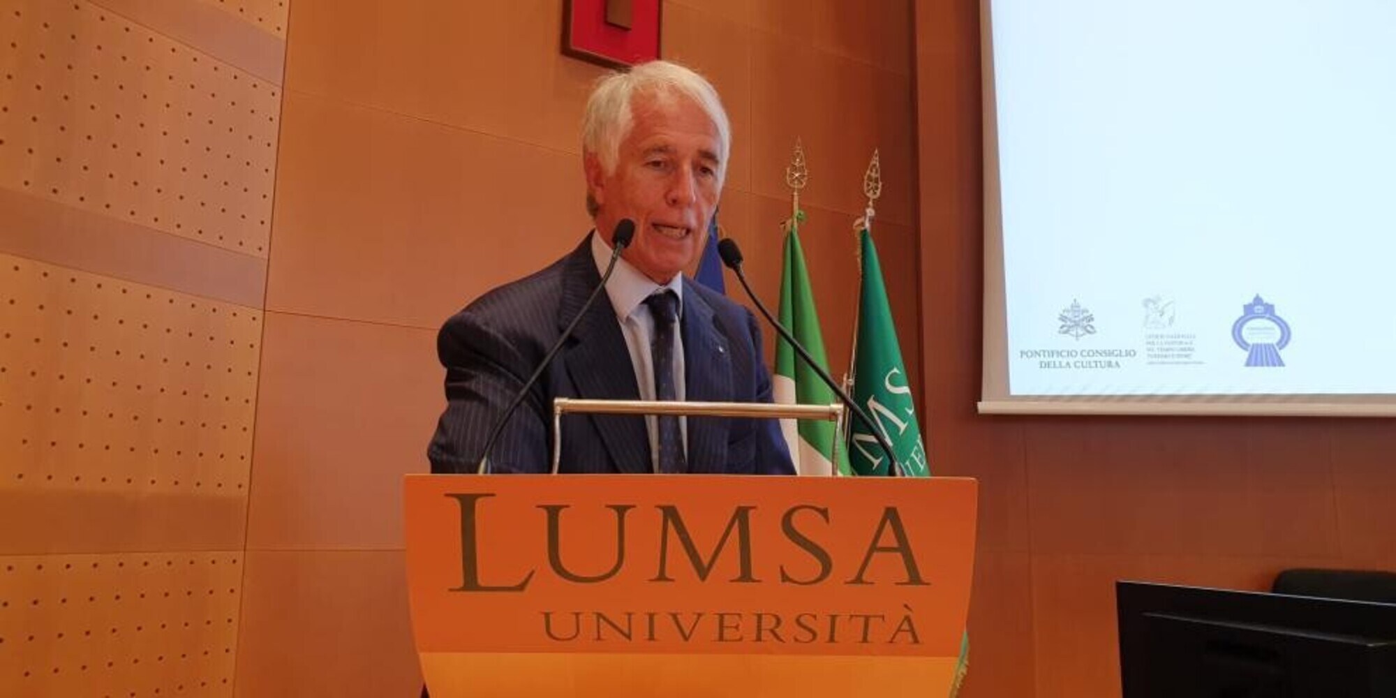 Malagò: "Mourinho alla Roma aiuta il calcio italiano"