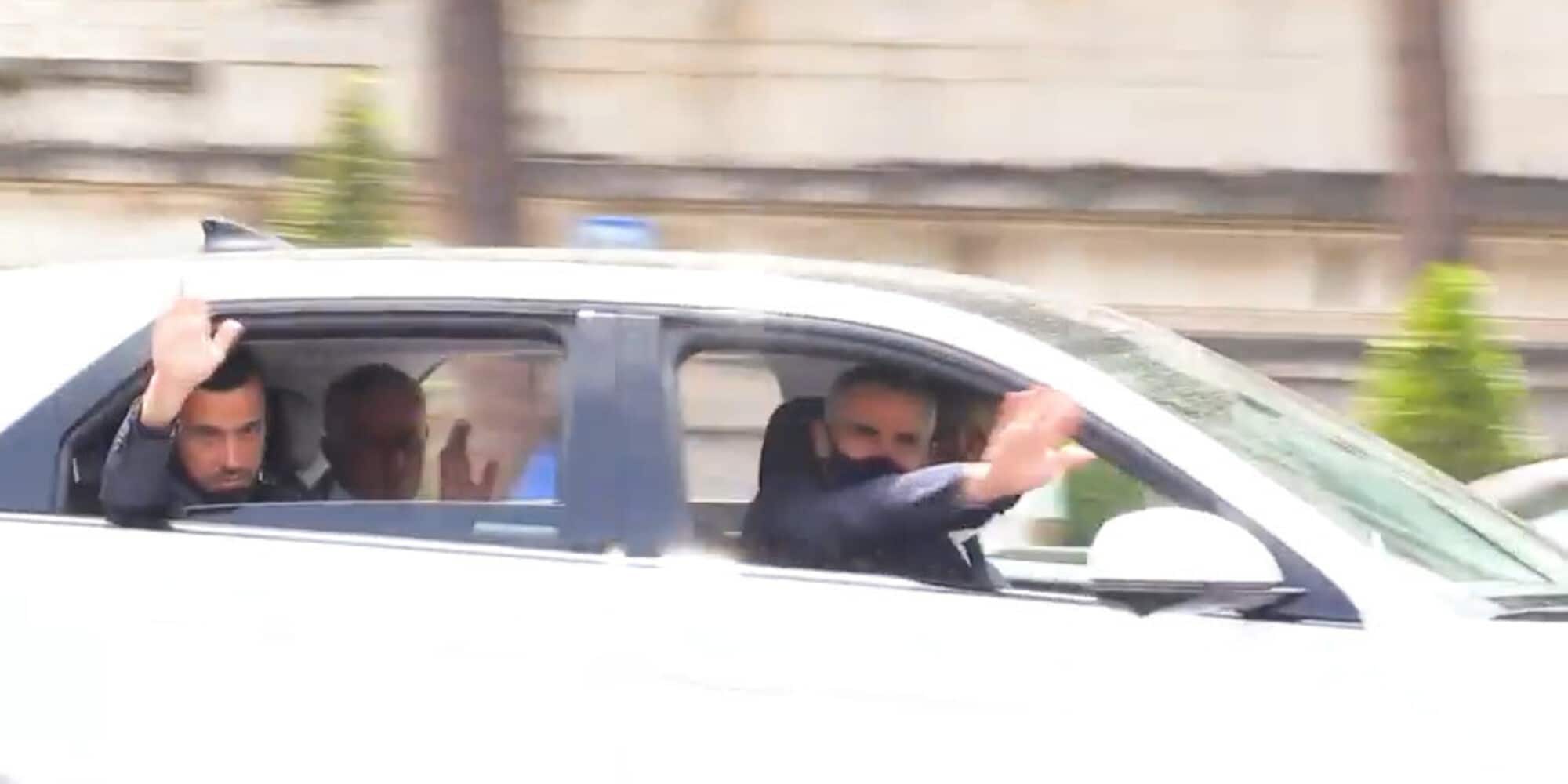 Roma, Mourinho incontra la Raggi: dopo la conferenza il saluto ai tifosi