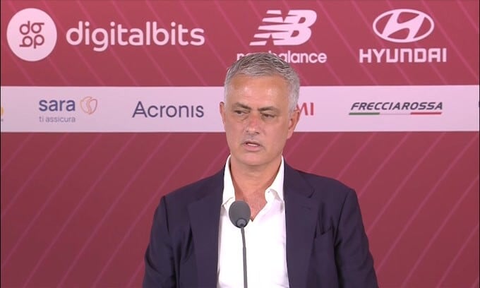 Mourinho: "Colpito dall'affetto dei tifosi" e cita Marco Aurelio