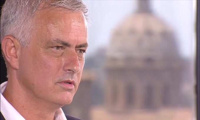 Mourinho rivela: "Ho già cambiato 3 volte numero di telefono"