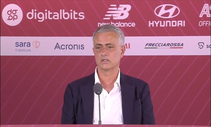 Mourinho: "A Roma non si può paragonare nessuno a Liedholm e Capello"