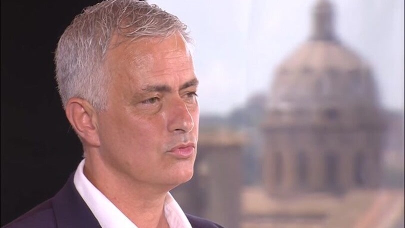 Mourinho: "E' facile se tu vinci e non hai soldi per pagare gli stipendi"