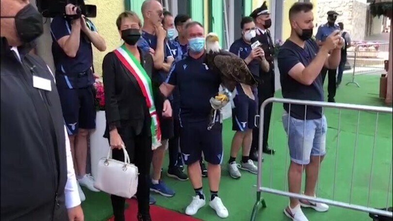 La Lazio arriva ad Auronzo: spunta lo striscione per Sarri