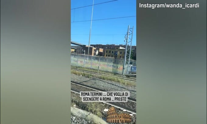 Wanda Nara: "Roma, che voglia di scendere..."  Messaggio di mercato?