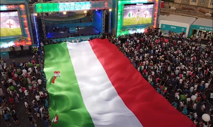 Italia-Inghilterra, l'inno cantato da Piazza del Popolo