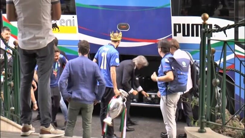 Il ritorno in Italia degli azzurri, eccoli con la Coppa