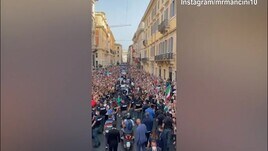 Italia, Mancini riprende la Coppa e poi i tifosi