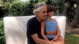 Andrea Bocelli e la figlia Virgina, il video per Vanessa Ferrari