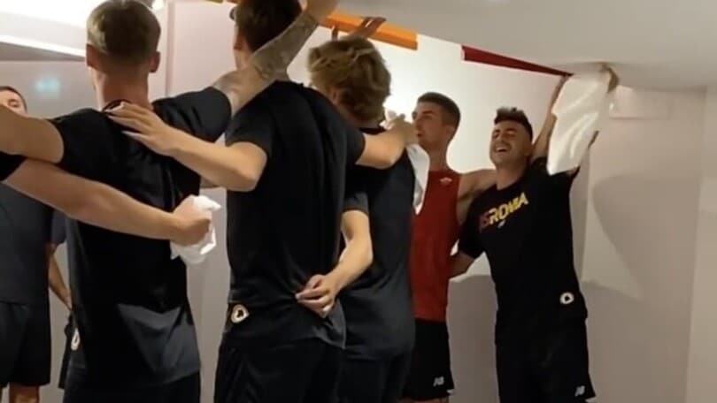 Roma, cena di squadra a Trigoria e inno. Mourinho emozionato