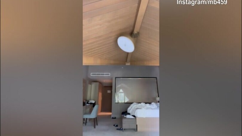 Balo, cosa combini? Calcio al lampadario!