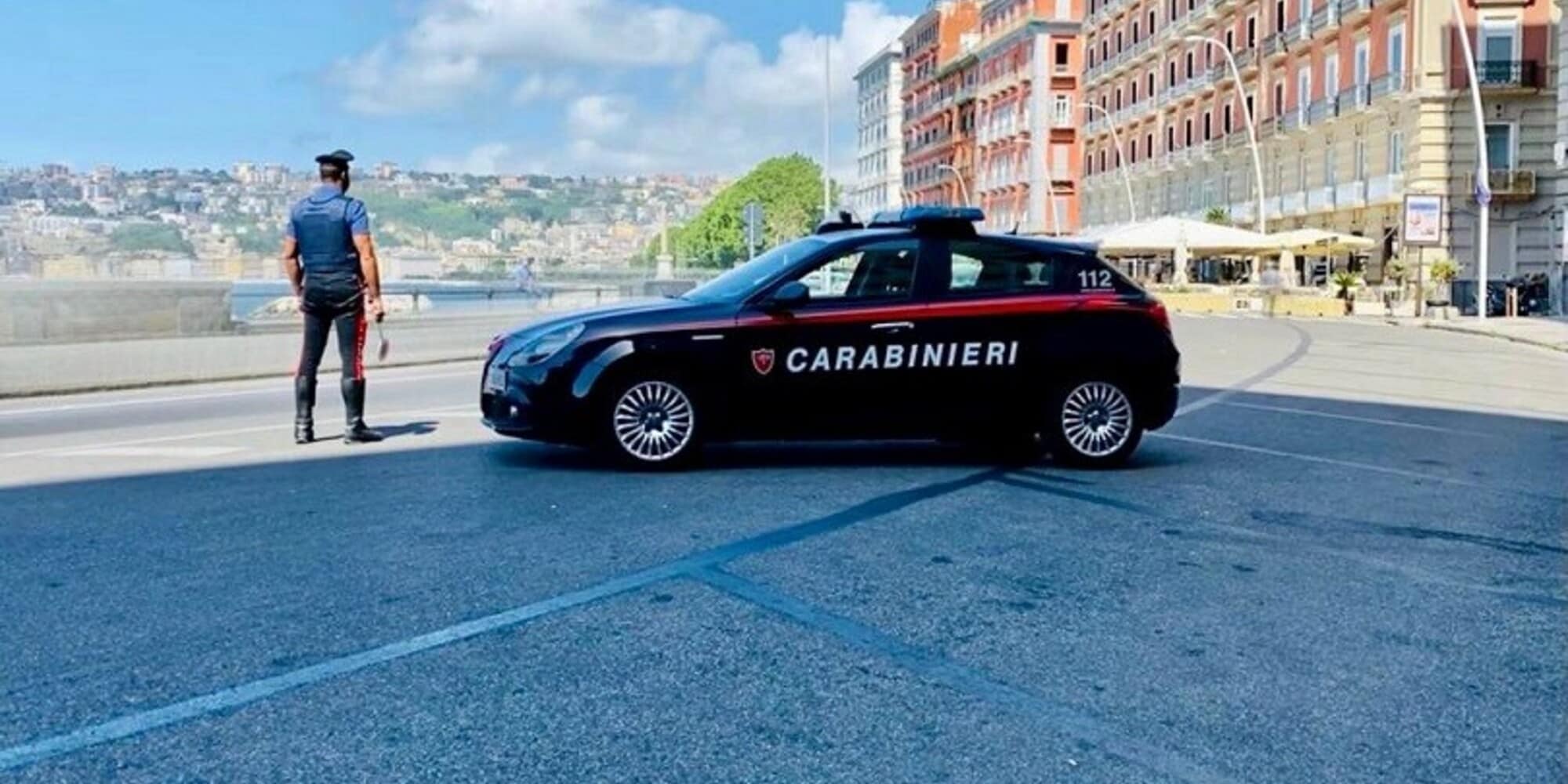 È ai domiciliari, ma scappa in auto: l'inseguimento finisce con... un altro arresto