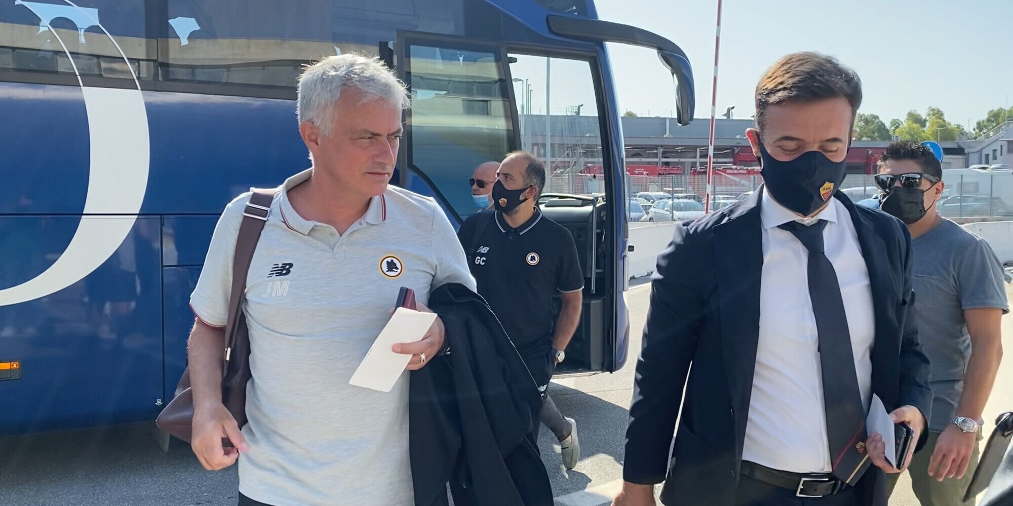 Roma, la prima trasferta di Mourinho in giallorosso. Squadra partita per Trieste