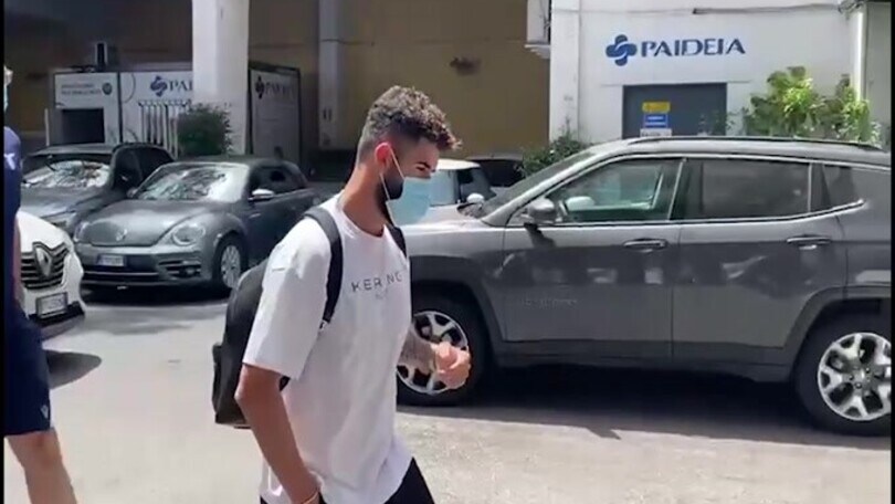 "Striscione vergognoso", la Lazio si schiera con Hysaj