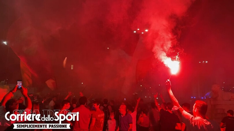 Delirio a Piazza del Popolo: la Curva Sud festeggia i 94 anni della Roma!