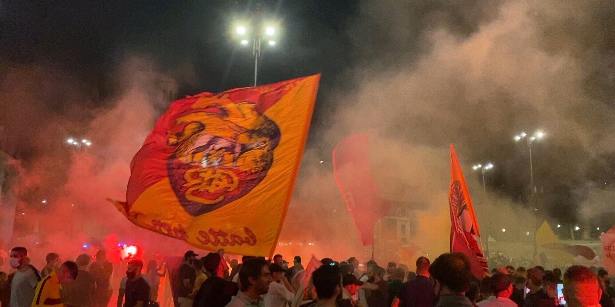 La Roma compie 94 anni: VIDEO la Curva Sud a Piazza del Popolo
