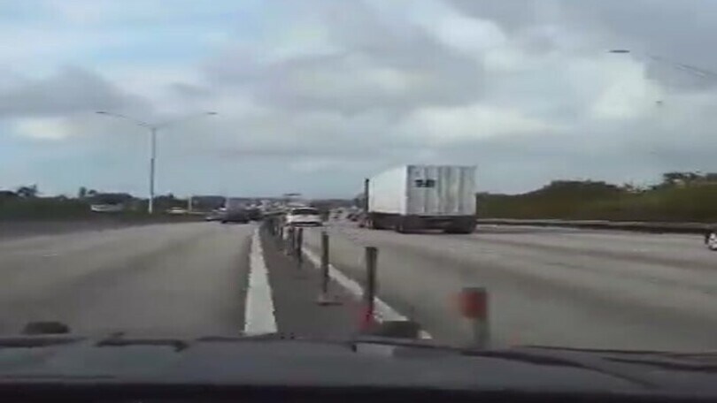 Suv si schianta dopo la fuga in autostrada: che paura in Florida!
