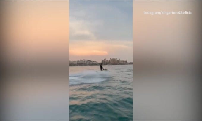 Vidal si scatena sull'acquascooter