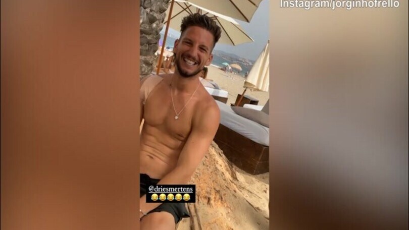 Jorginho e Mertens insieme in vacanza: "Guardate chi c'è?"