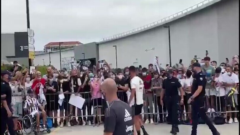 Ronaldo al J Medical, bagno di folla