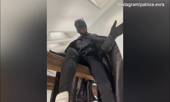 Evra si trasforma in....Patman!