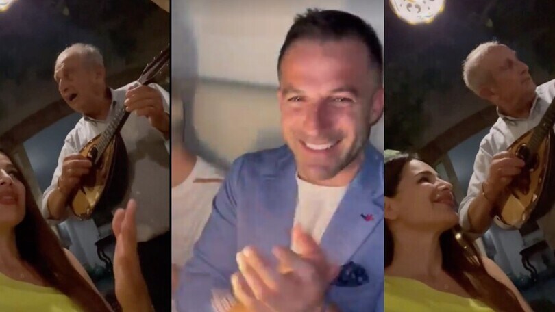 Del Piero canta "O sole mio" in un ristorante di Capri