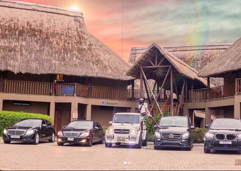 Adebayor, il garage di lusso dell'ex Arsenal