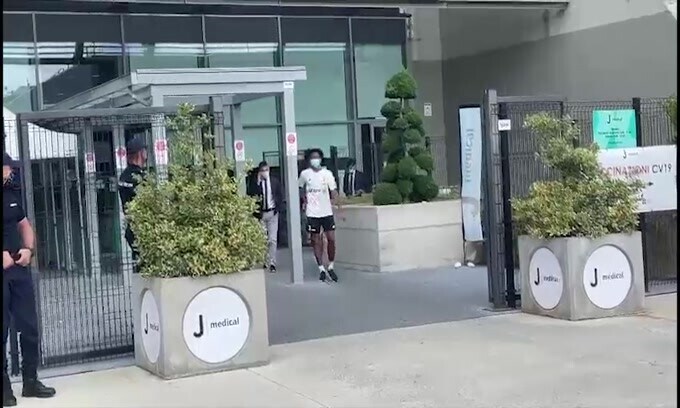 Cuadrado, visite al J Medical