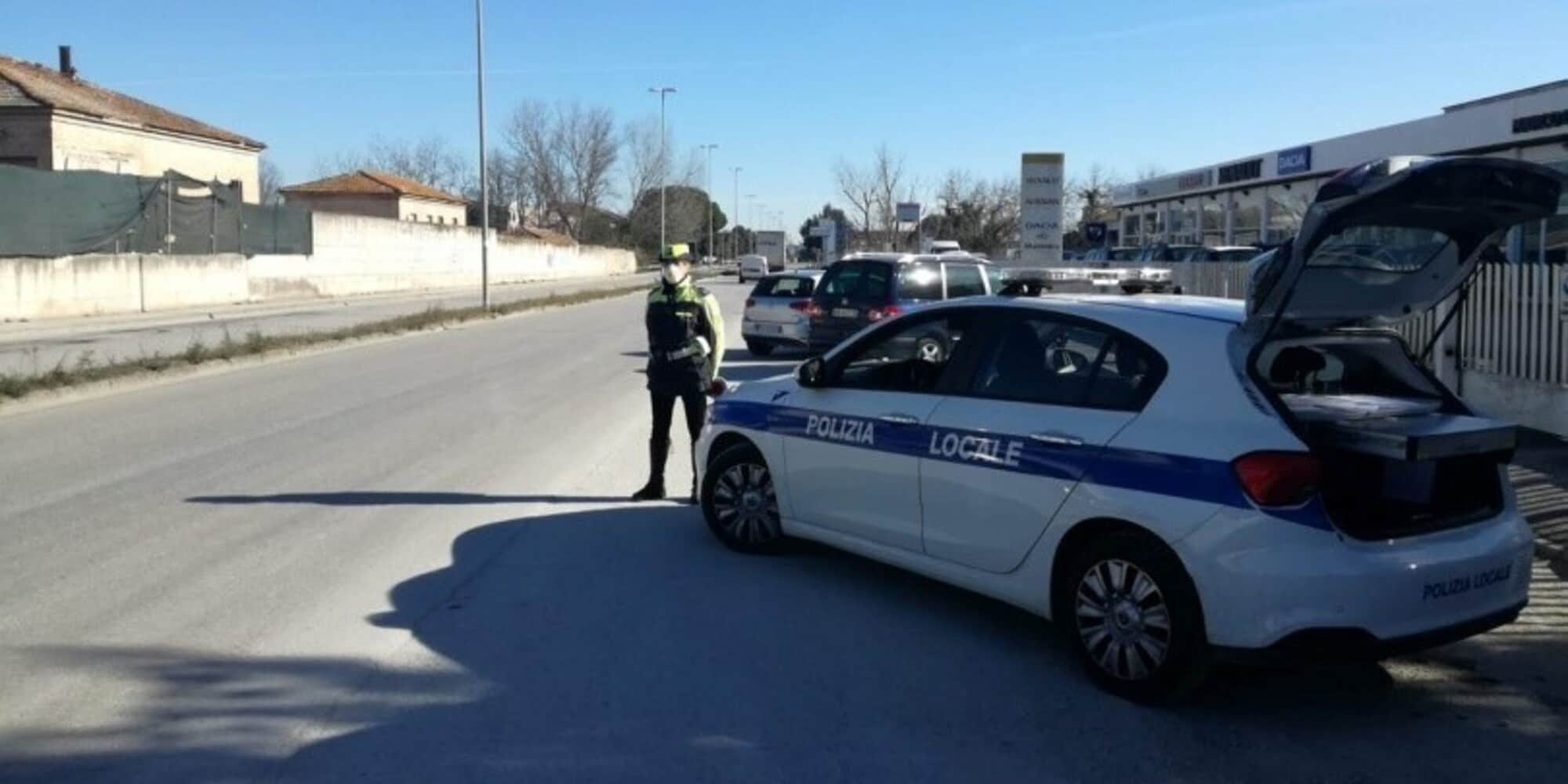 Ignora l’alt della Polizia e scappa… a casa con la Punto! Multa da oltre mille euro