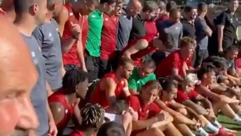 Foto di squadra, Mourinho scherza con Santos: “Lavori solo tu!”