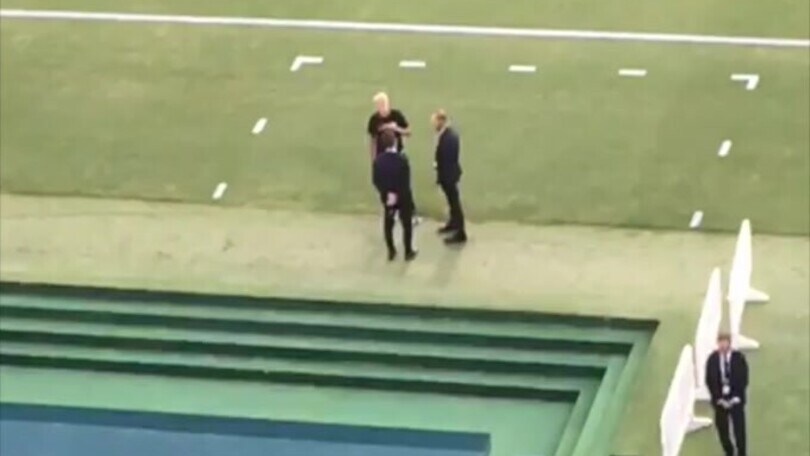 Roma, Tiago Pinto a colloquio con Mourinho prima della partita contro il Betis