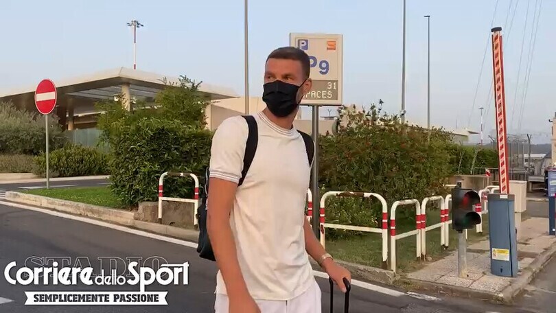 Roma, Dzeko torna dalla Croazia: “Domani a Trigoria? Vediamo, step by step”