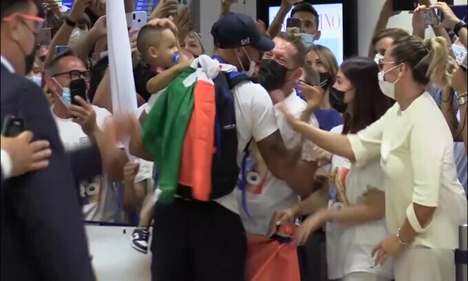 Delirio per il ritorno di Jacobs in Italia