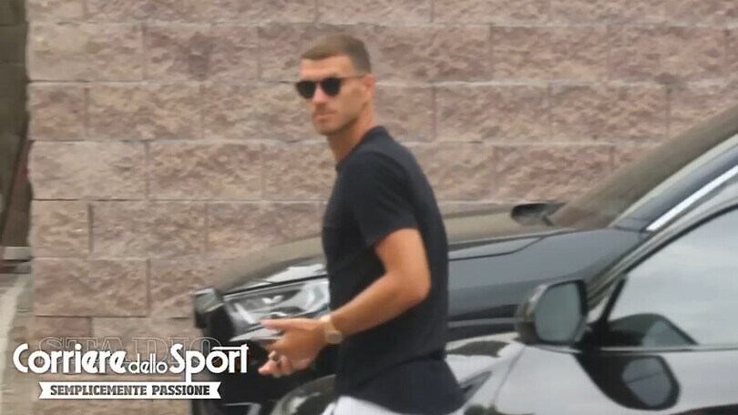 Roma, Dzeko a Trigoria: saluti, poi sarà Inter VIDEO