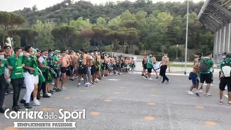 Roma, i tifosi del Raja Casablanca in delirio davanti all’Olimpico