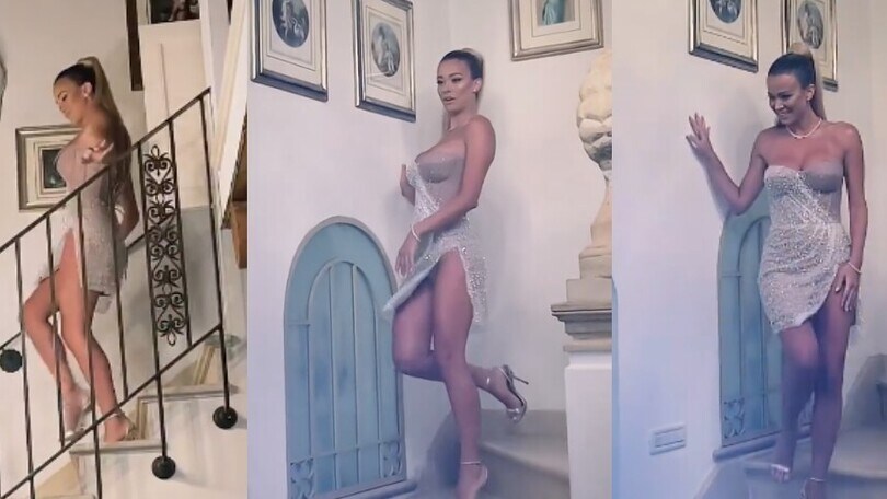 Diletta Leotta, la sfilata sulle scale e quel dettaglio...