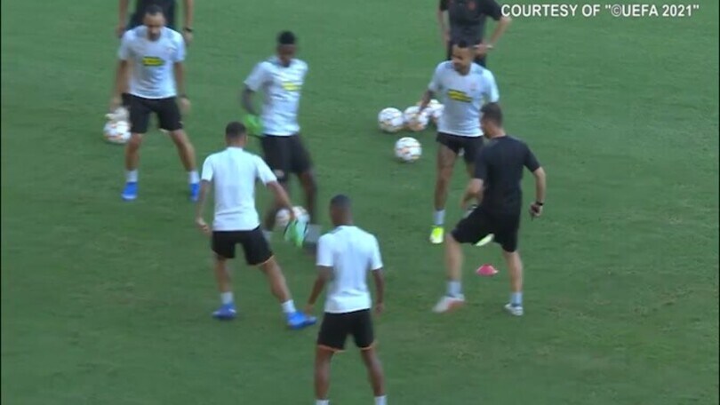 Shakhtar, De Zerbi finisce al centro del torello e corre..