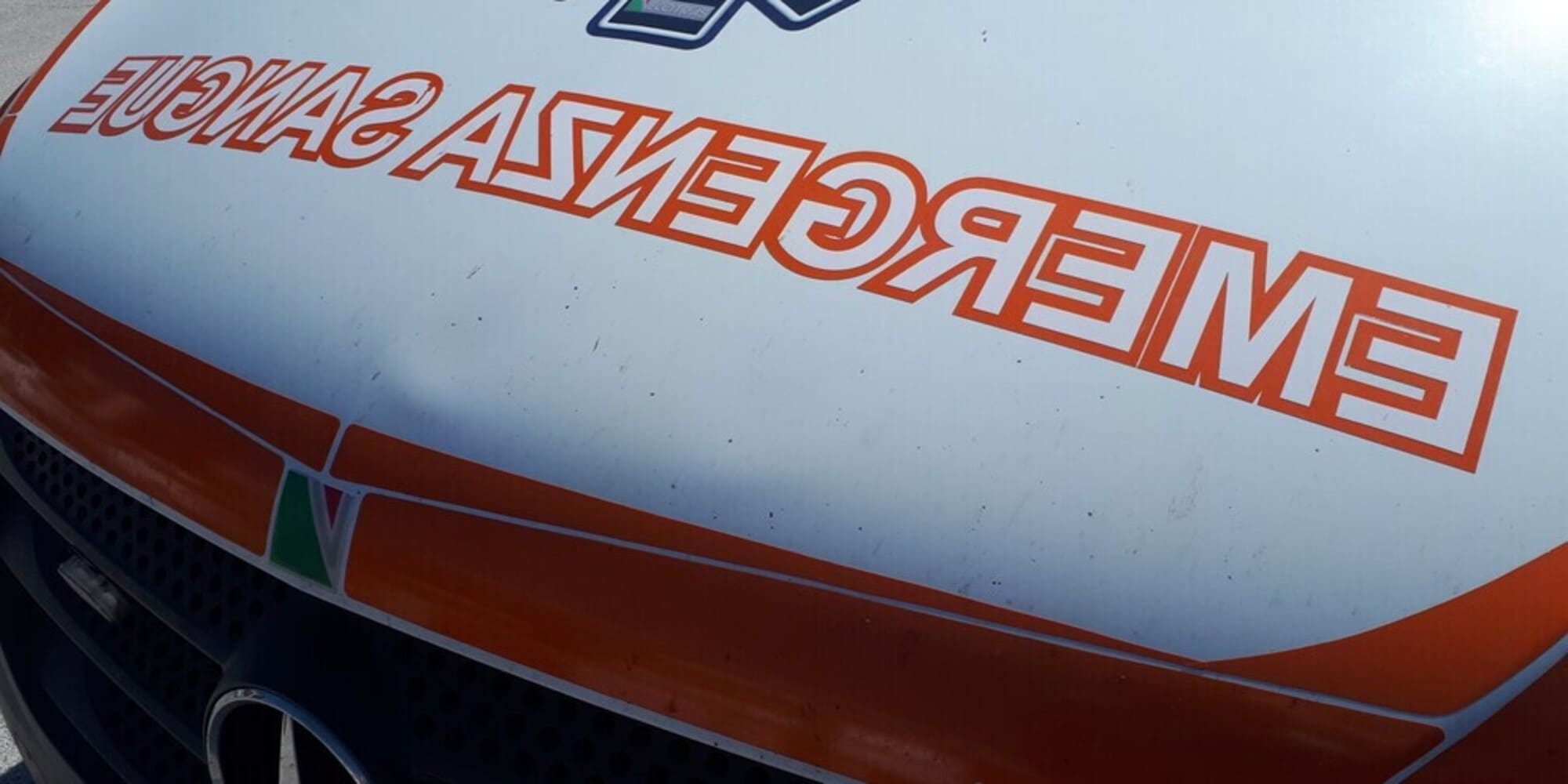 Roma, agente salva la vita alla vittima di un incidente in scooter