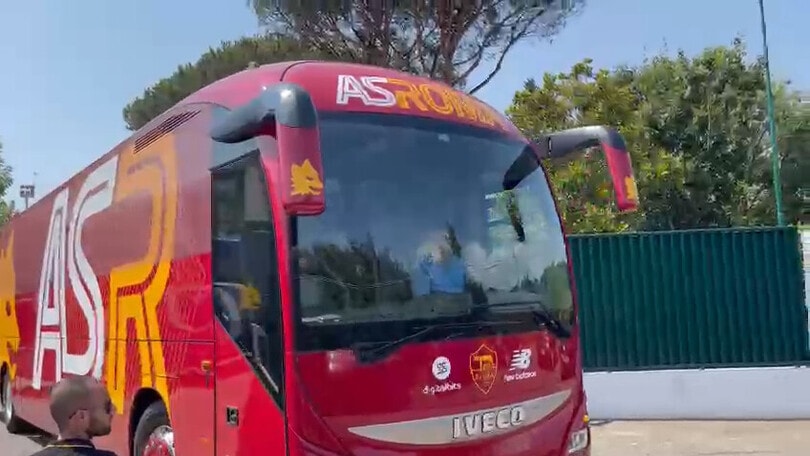 La Roma in partenza per la Turchia: da Trigoria a Fiumicino, la prima trasferta di Mou