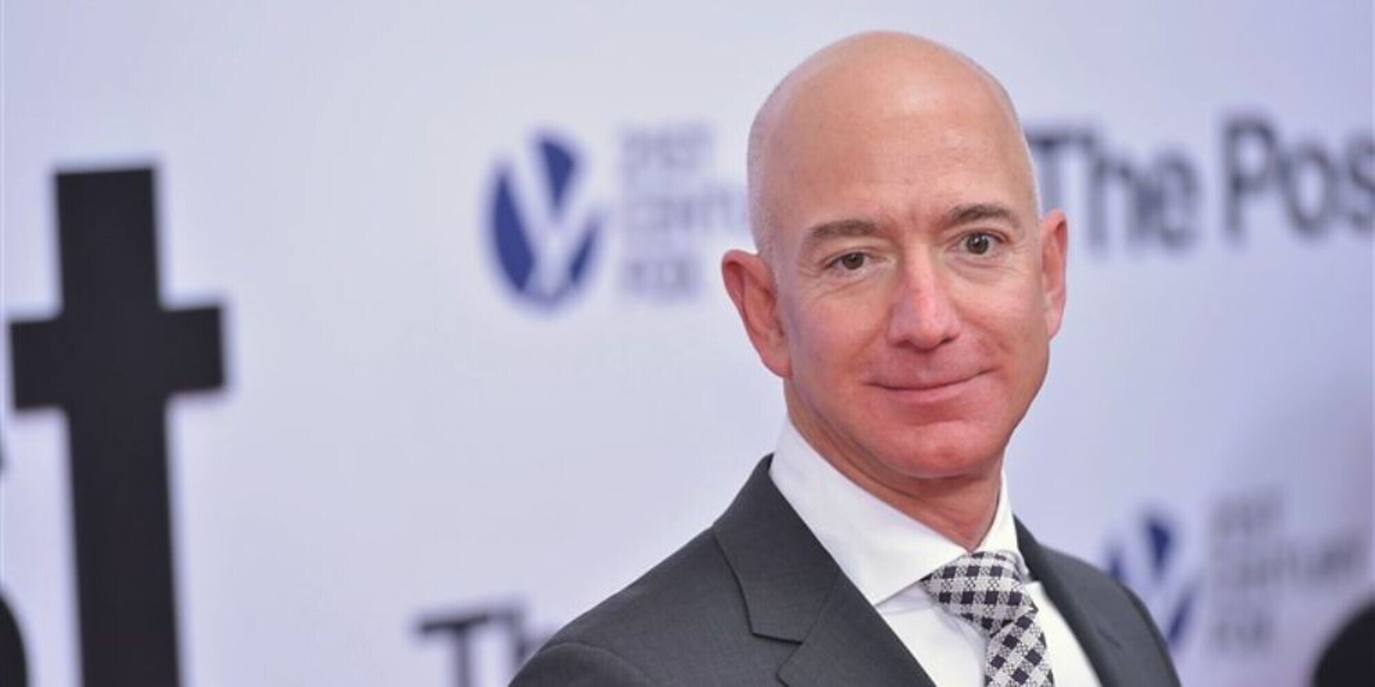 Jeff Bezos, il patron di Amazon in Sicilia con il suo mega yacht